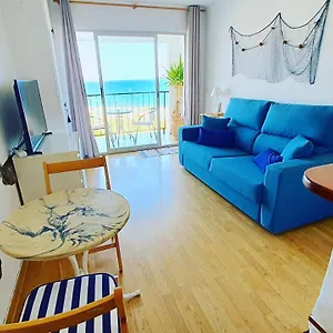 cozy-beach-front-studio-with-amazing-sea-view.topcostabravahotels.com/